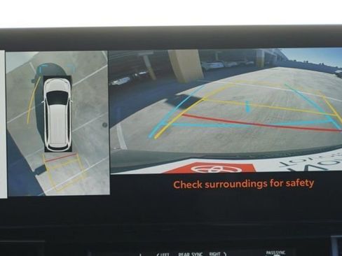 Used 2025 Toyota Sienna Platinum image 29