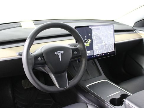 Used 2021 Tesla Model 3 Standard Range Plus image 7