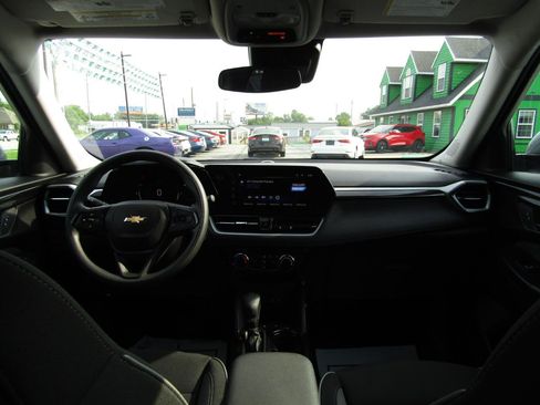 Used 2025 Chevrolet TrailBlazer LT FWD image 13