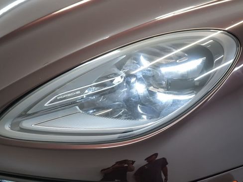 Certified 2024 Porsche Macan AWD/4WD image 15