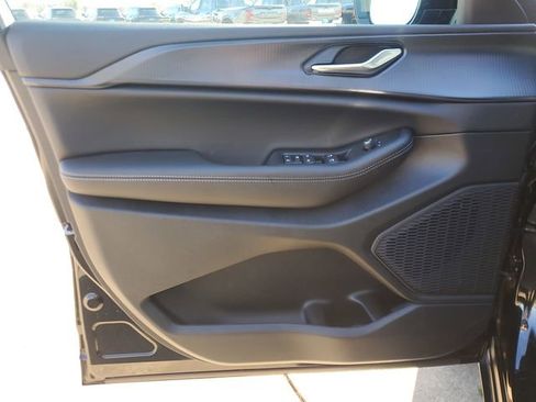 New 2025 Jeep Grand Cherokee L Altitude RWD image 18