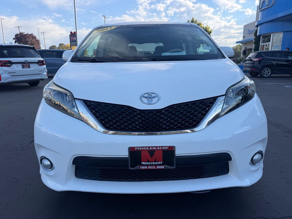 Used 2011 Toyota Sienna SE w/ Preferred Pkg FWD image 2