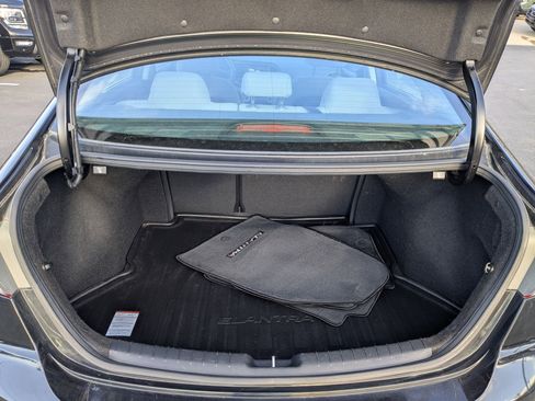 Used 2017 Hyundai Elantra SE image 31