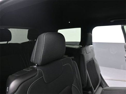 New 2025 Jeep Grand Cherokee L Laredo w/ Luxury Tech Group I image 17