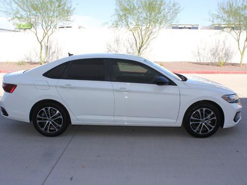 Used 2024 Volkswagen Jetta Sport FWD image 4