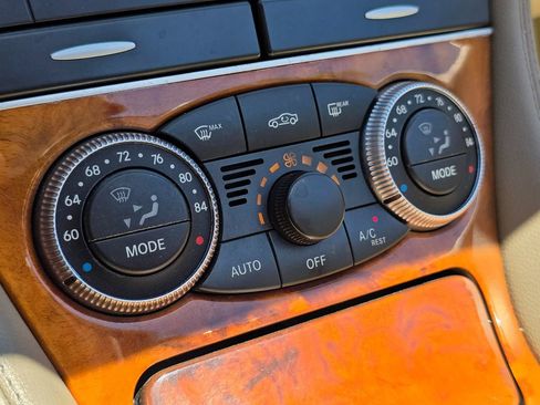 Used 2012 Mercedes-Benz SL 550 image 39