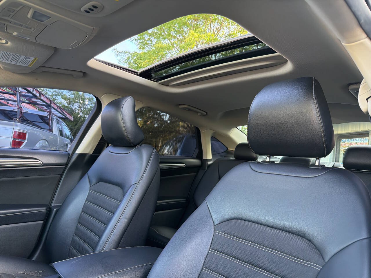 Used 2017 Ford Fusion SE w/ Equipment Group 201A FWD image 23
