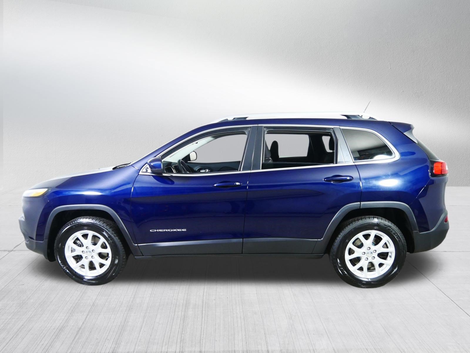 Used 2014 Jeep Cherokee Latitude w/ Cold Weather Group AWD/4WD image 4