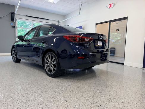 Used 2018 MAZDA MAZDA3 Grand Touring w/ Premium Equipment Package FWD image 6