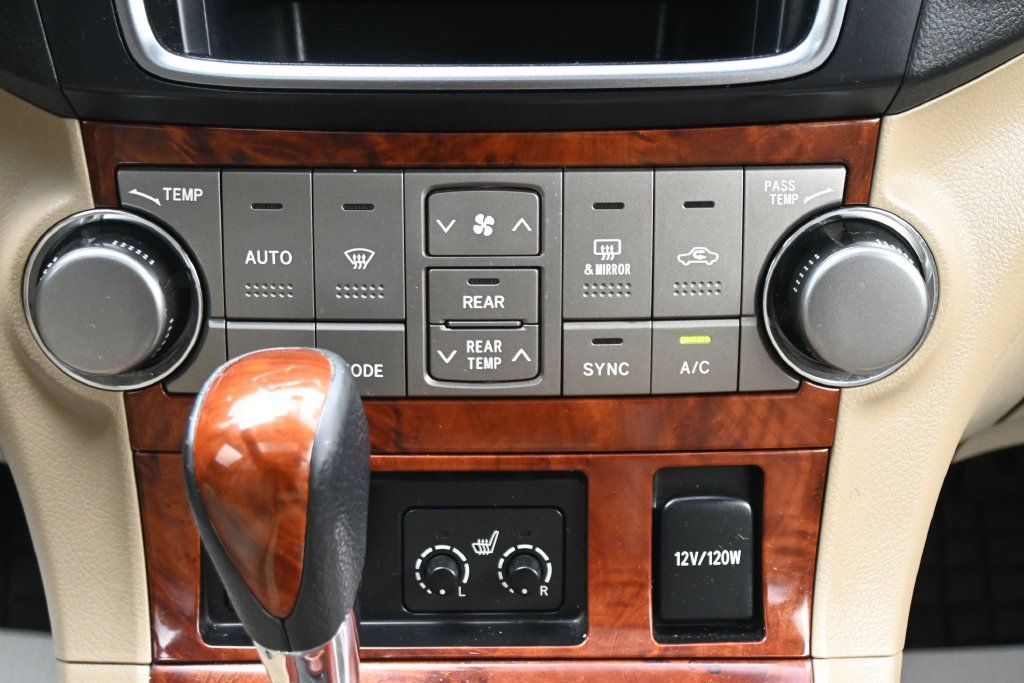 Used 2013 Toyota Highlander Limited AWD/4WD image 23