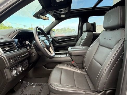 Used 2023 GMC Yukon XL Denali image 15