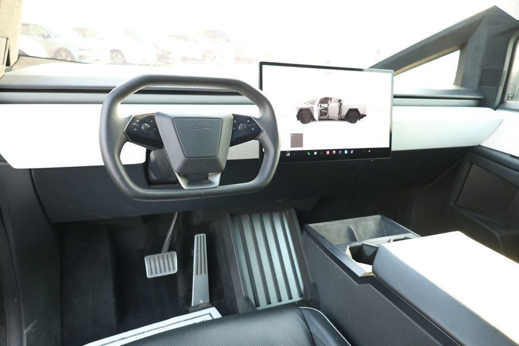 Used 2024 Tesla Cybertruck AWD Crew Cab image 10