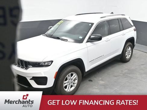 Used 2022 Jeep Grand Cherokee Laredo w/ Luxury Tech Group I AWD/4WD image 32