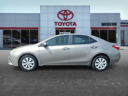 Used 2016 Toyota Corolla LE FWD image 2