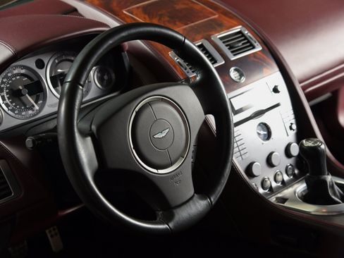 Used 2005 Aston Martin DB9 Coupe RWD image 4