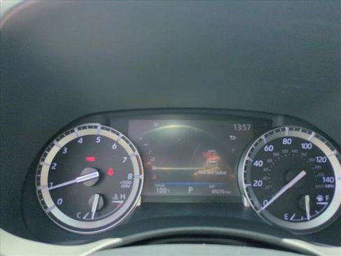Used 2022 Toyota Highlander XLE FWD image 11