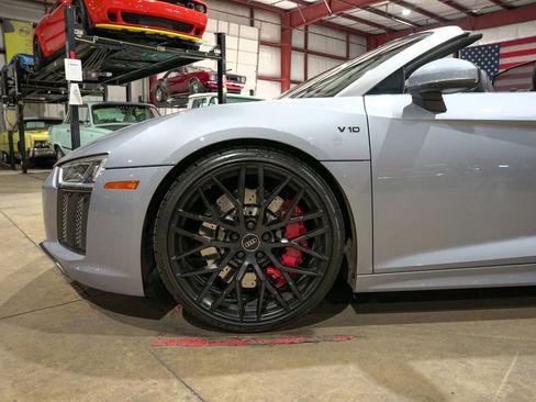 Used 2018 Audi R8 V10 w/ Carbon Exterior Package AWD/4WD image 3