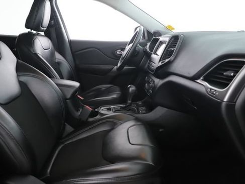 Used 2020 Jeep Cherokee Latitude Plus AWD/4WD image 31