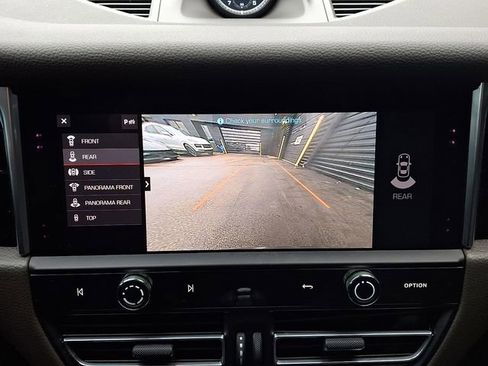 Certified 2023 Porsche Macan image 25