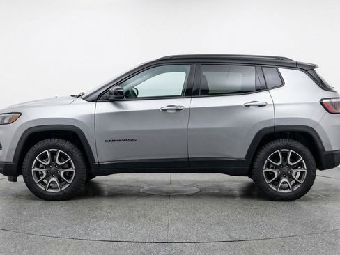 Used 2025 Jeep Compass Trailhawk AWD/4WD image 5