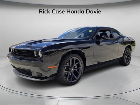Used 2023 Dodge Challenger SXT w/ Blacktop Package image 9