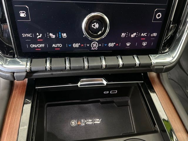 Used 2025 GMC Yukon XL Denali w/ Sun & Power Step Package AWD/4WD image 16