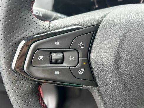 Certified 2024 Chevrolet Trax RS w/ Sunroof Package FWD image 15