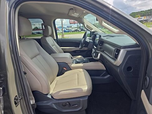 Used 2024 Ford Expedition Max XLT RWD image 22