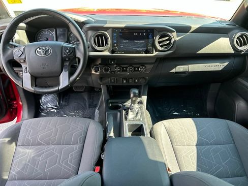 Used 2019 Toyota Tacoma TRD Off-Road AWD/4WD image 12