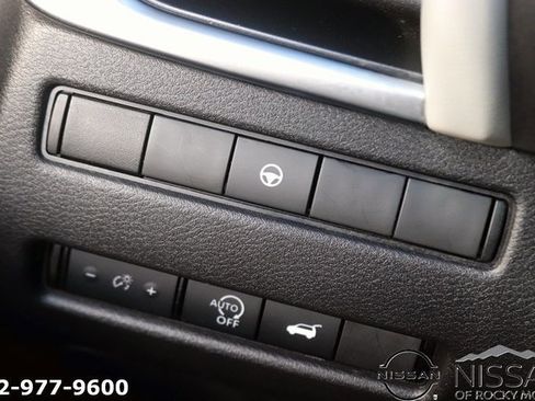 Used 2023 Nissan Rogue SV w/ SV Premium B Package image 24