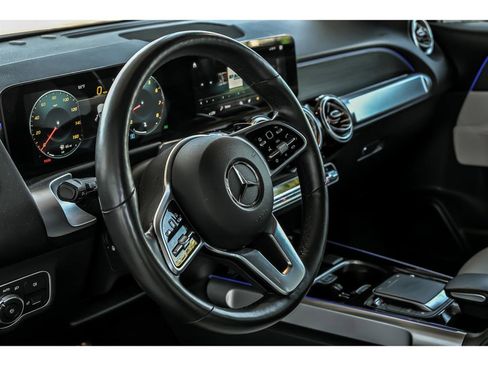 Used 2022 Mercedes-Benz GLB 250 4MATIC image 14