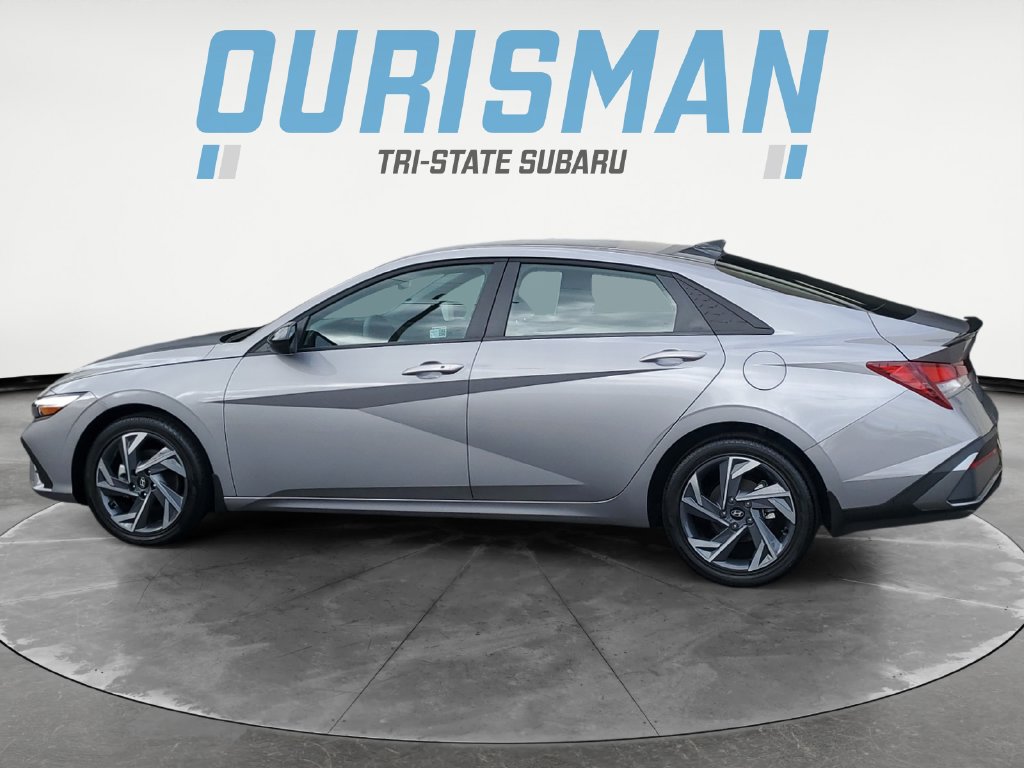 Used 2025 Hyundai Elantra Sport FWD image 3