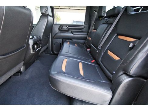 Used 2024 GMC Sierra 2500 AT4 w/ AT4 Preferred Package AWD/4WD image 7