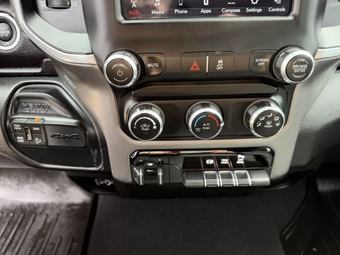 Used 2021 RAM 2500 Big Horn w/ Level 1 Equipment Group image 24