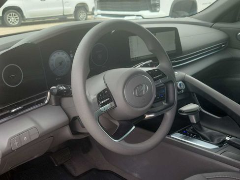 Used 2024 Hyundai Elantra SEL FWD image 10