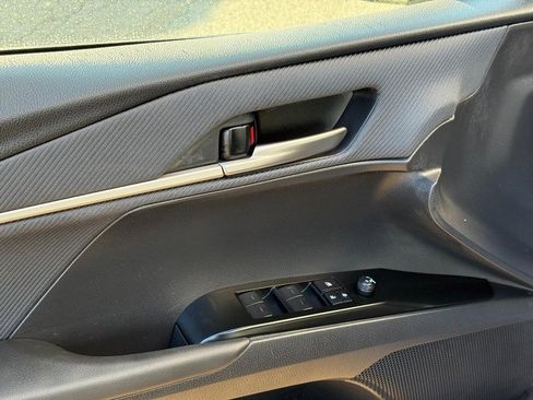 Used 2025 Toyota Camry SE image 18