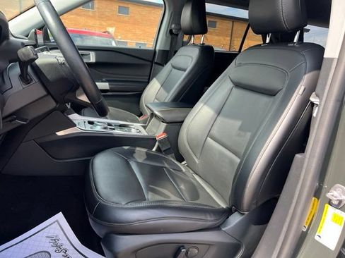 Certified 2022 Ford Explorer XLT w/ Equipment Group 202A AWD/4WD image 18