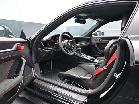 Certified 2024 Porsche 911 GT3 RS RWD image 4