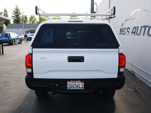 Used 2022 Toyota Tacoma SR image 5