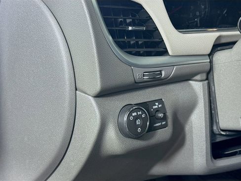 Used 2016 Chevrolet Traverse LT w/ Style and Technology Package image 8