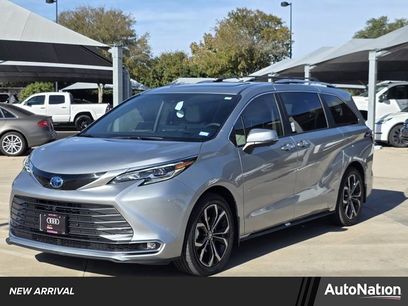 Used 2025 Toyota Sienna Platinum
