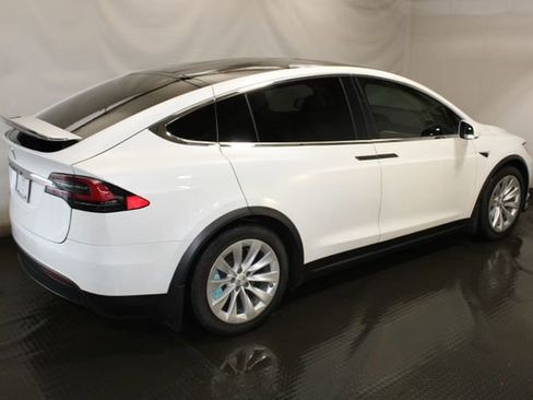 Used 2018 Tesla Model X 75D image 10