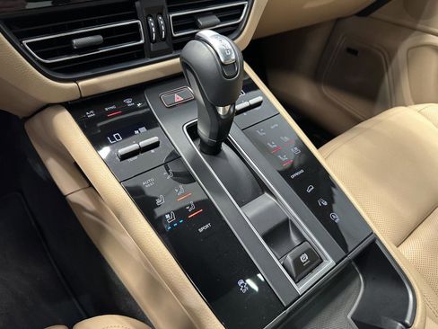 Certified 2026 Porsche Macan AWD/4WD image 31