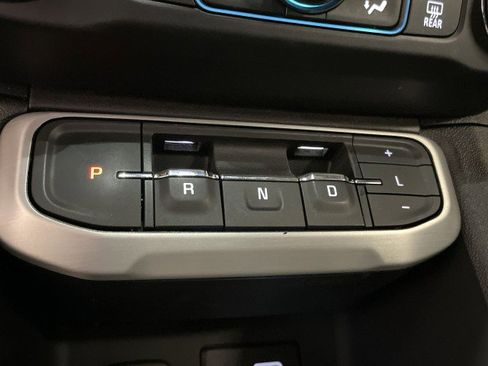 Used 2023 GMC Acadia SLE image 32