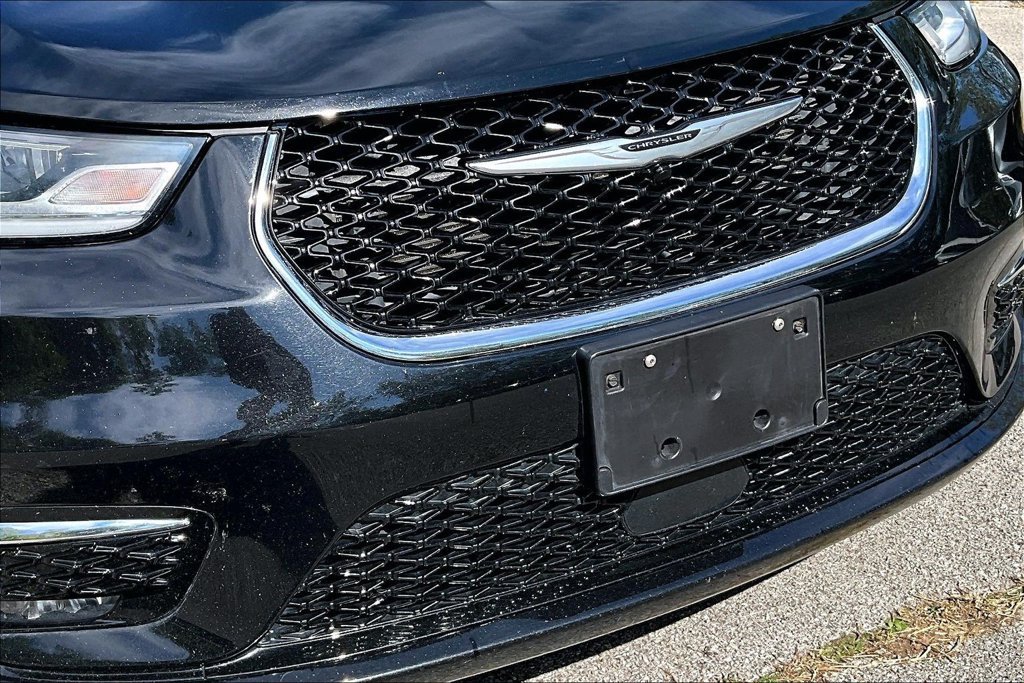 Used 2025 Chrysler Pacifica Select FWD image 38
