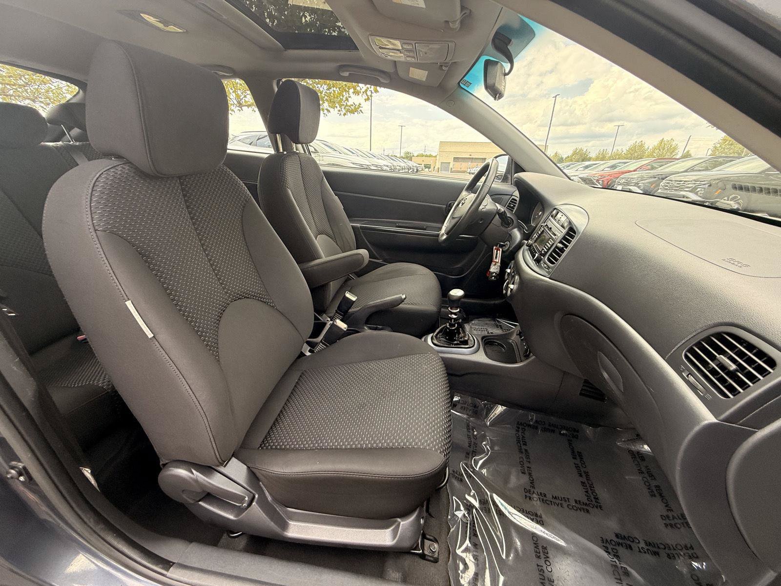 Used 2010 Hyundai Accent SE FWD image 18