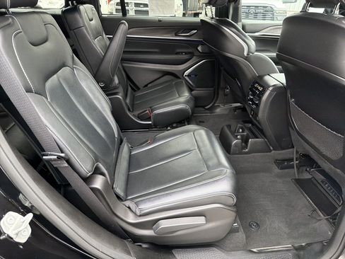 Used 2022 Jeep Grand Cherokee L Overland w/ Luxury Tech Group IV AWD/4WD image 18