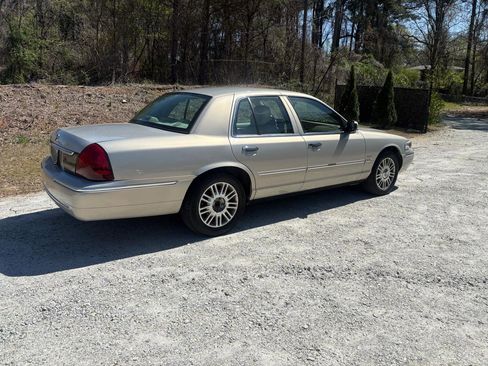 Used 2009 Mercury Grand Marquis LS RWD image 3
