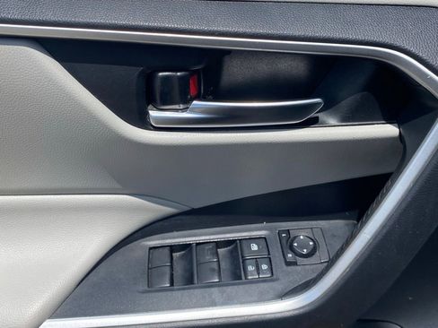 Used 2020 Toyota RAV4 XLE w/ Convenience Package FWD image 23