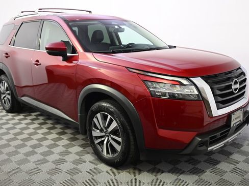 Used 2024 Nissan Pathfinder SL AWD/4WD image 8